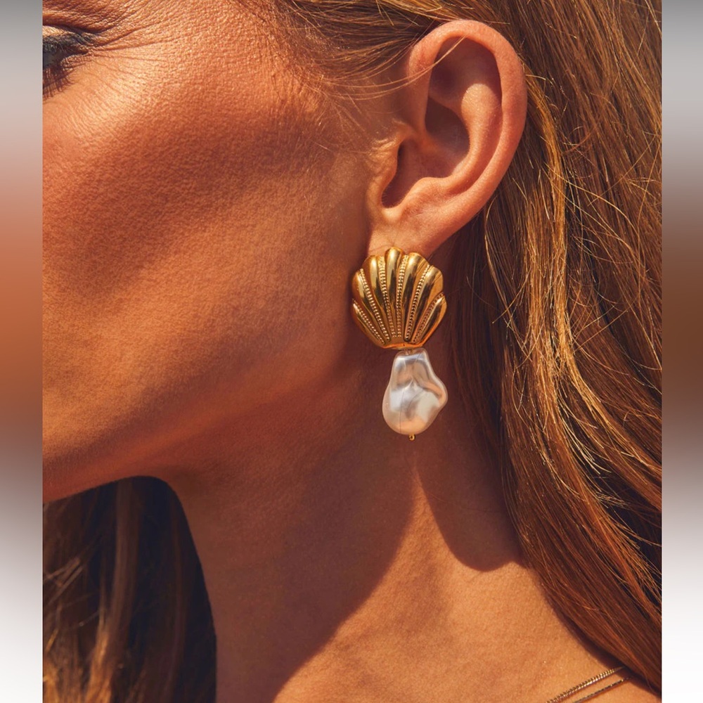 Vici Accessory Concierge Joyice Gold Shell Faux Pearl Drop Earrings NWT